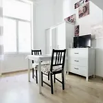 Standard Apartment By Hi5 - Wesselenyi 8